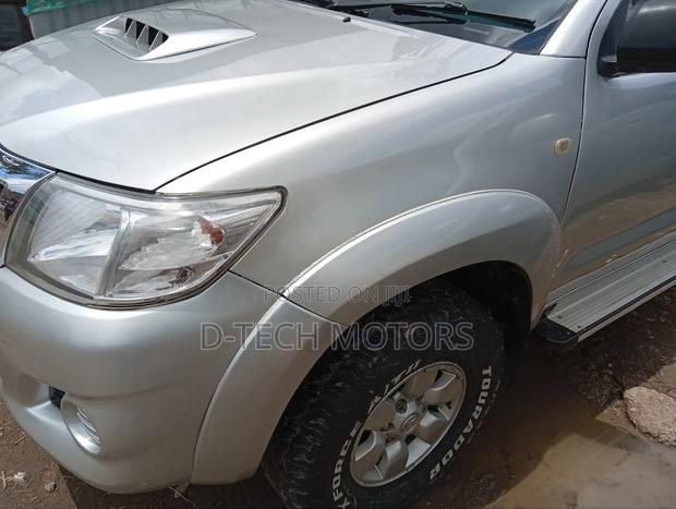 Isuzu Hillux - thumbnail 8