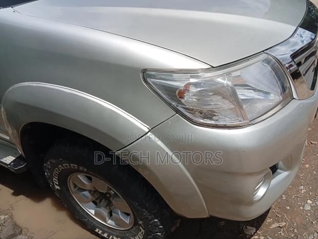 Isuzu Hillux - thumbnail 10