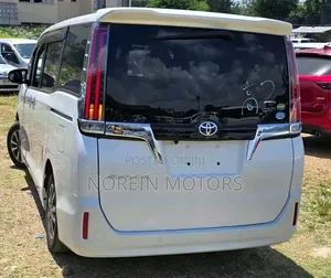 Toyota Esquire 2.0 AWD (7 seater) 2019 Off white