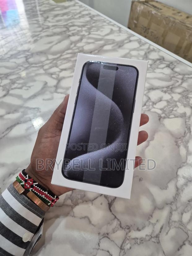 New Apple iPhone 15 Pro Max 256 GB White