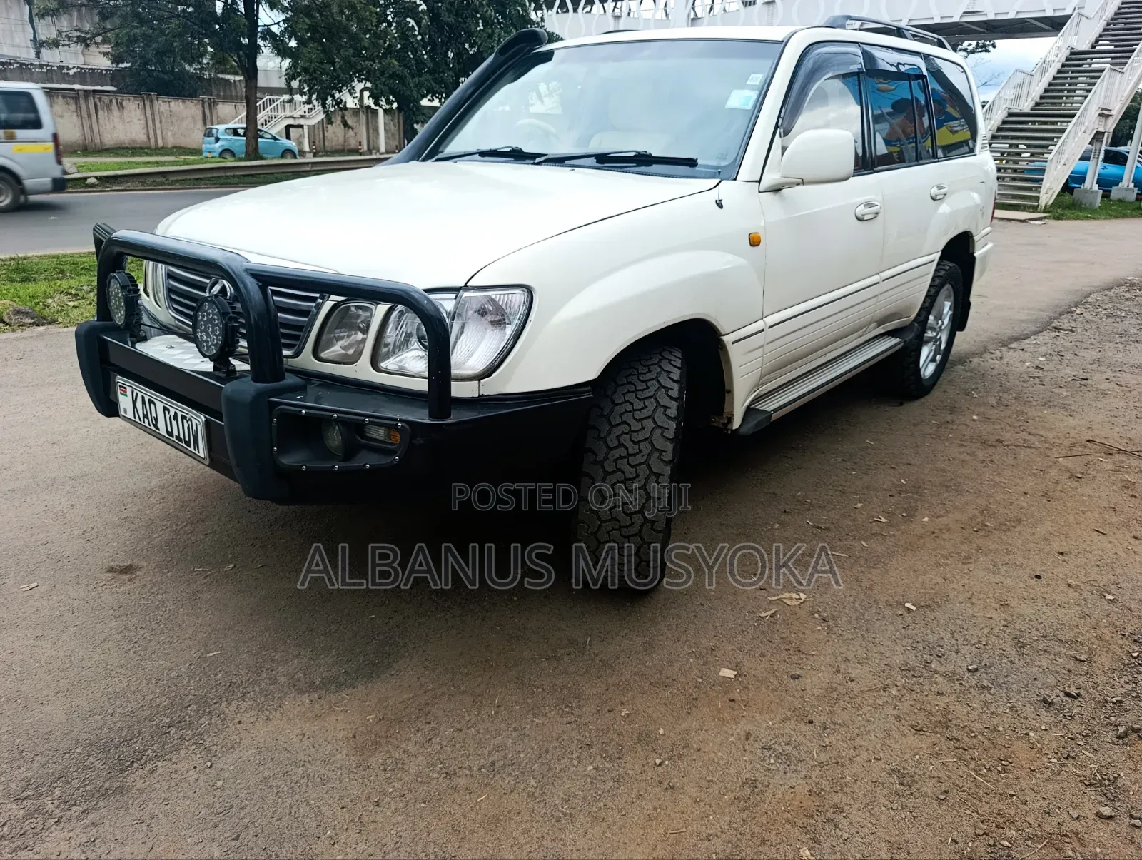 Toyota Land Cruiser 2001 White
