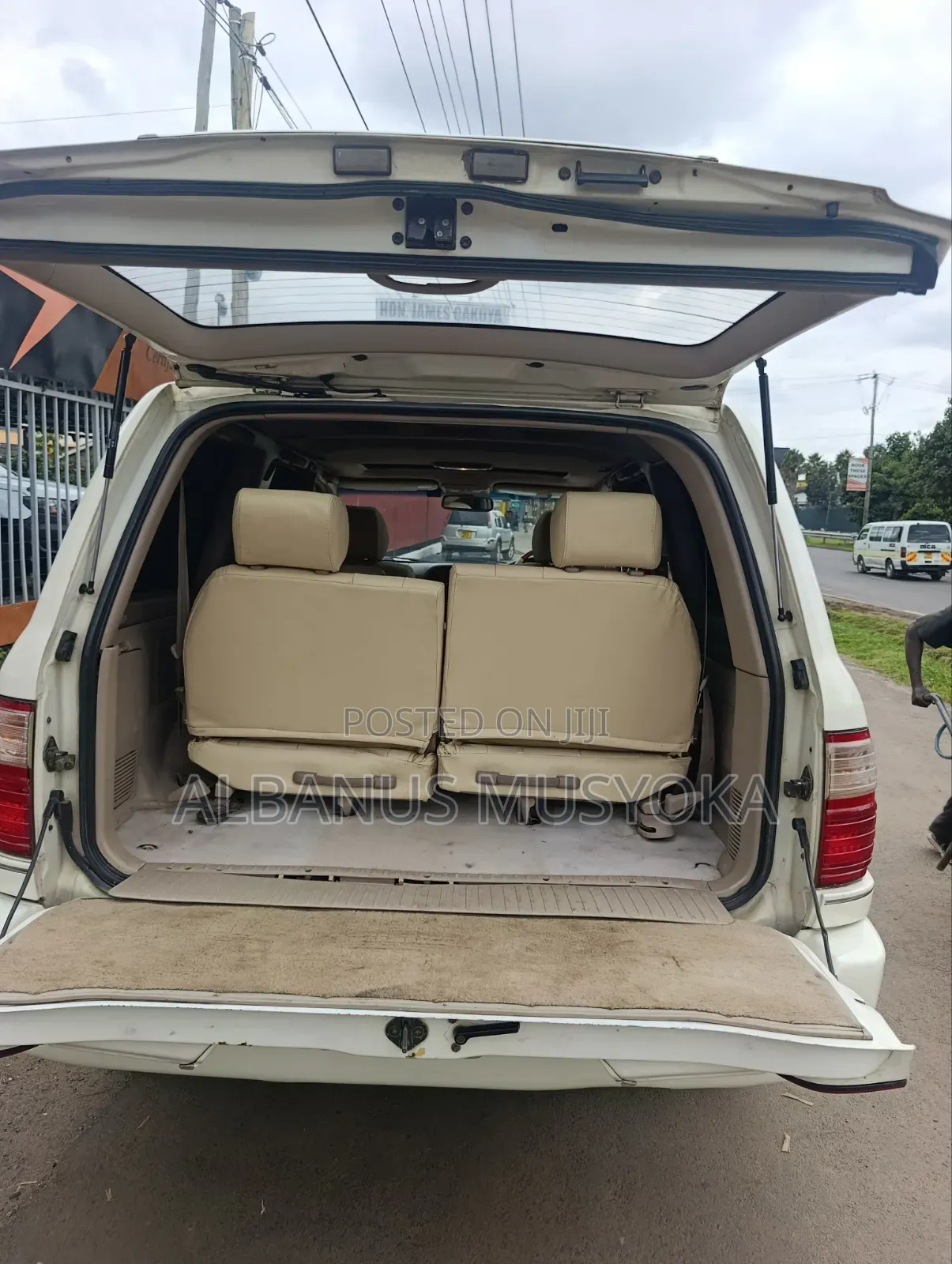 Toyota Land Cruiser 2001 White