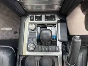 Toyota Land Cruiser 4.6 V8 ZX 2019 Black