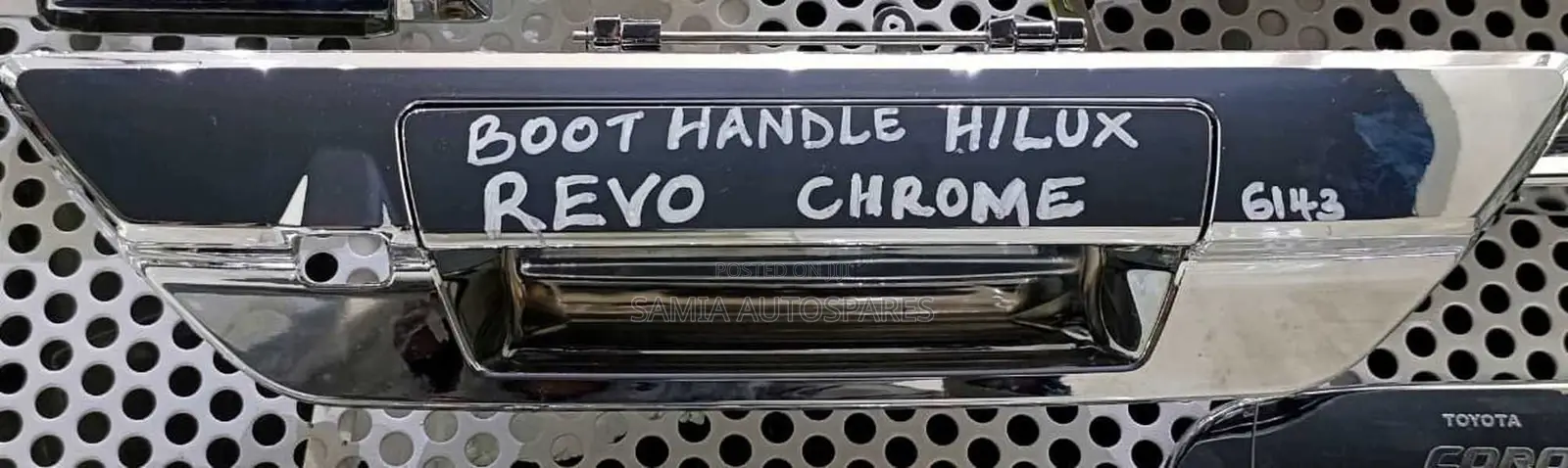 Tail Gate Handle (Chrome With Whole)
Toyota Hilux - Revolution
