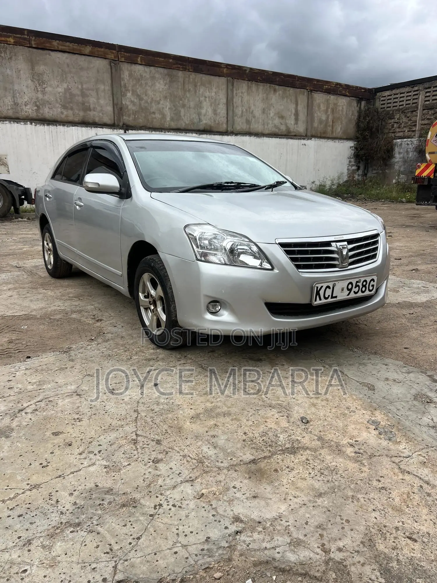 Toyota Premio 2011 Silver