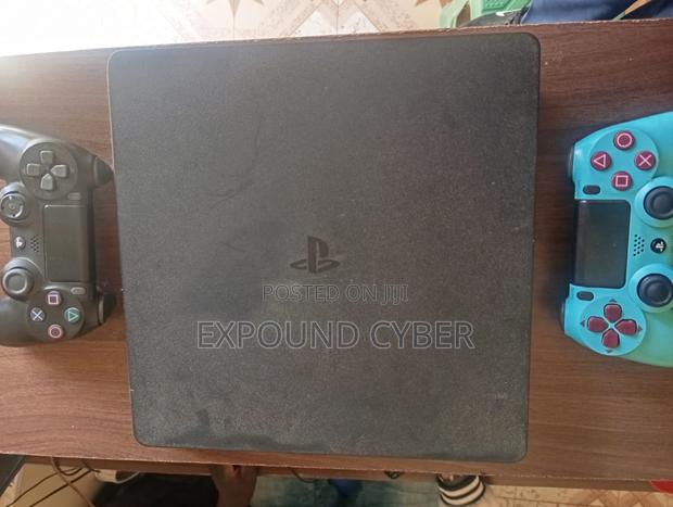 Playstation 4 - thumbnail 3