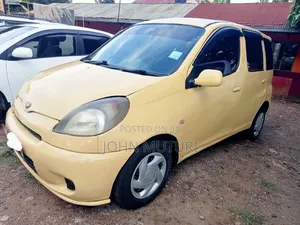 Toyota Fun Cargo 1998 Beige