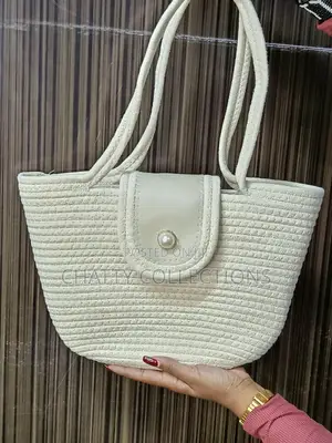 White Plain Wooven Rattan Ladies Handbags/ Beach Bags With Snap Lock