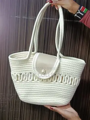 White Patterned Wooven Rattan Handbags Beach Bags With Snap Lock