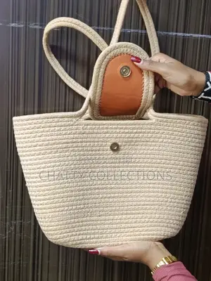Brown Plain Wooven Rattan Ladies Handbags/ Beach Bags With Snap Lock
