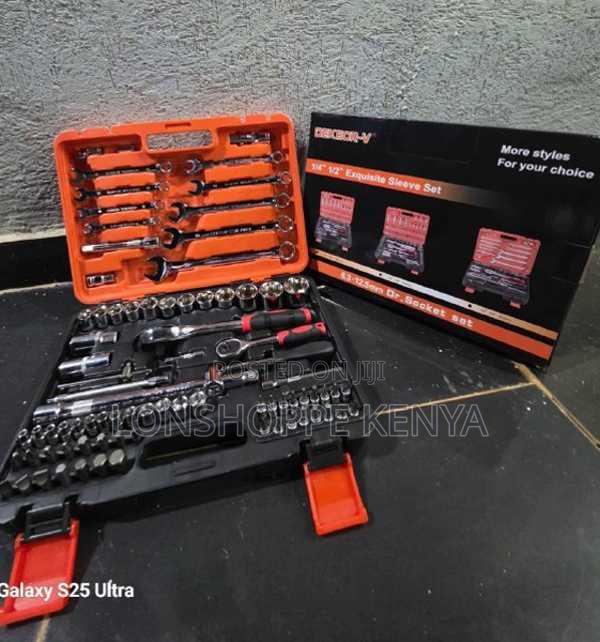 82-piece Professional Mechanics Tool Set