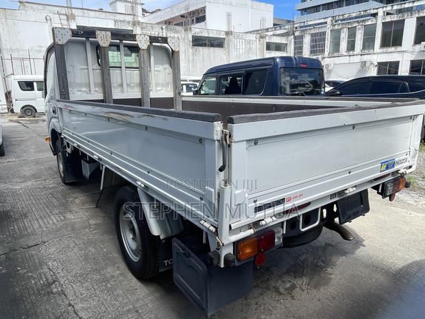 Toyota Dyna - thumbnail 4