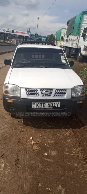 Nissan NP300 2008 White