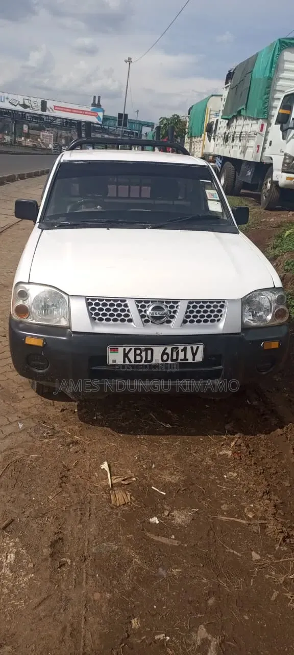 Nissan NP300 2008 White