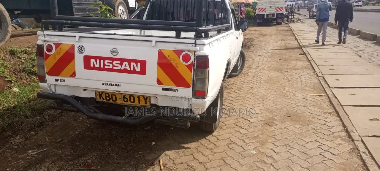 Nissan NP300 2008 White