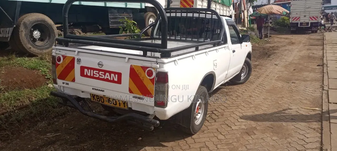 Nissan NP300 2008 White