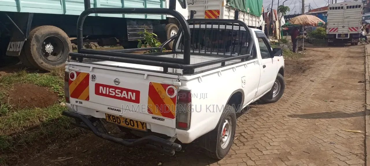 Nissan NP300 2008 White