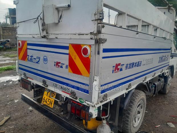 Mitsubishi Fuso Canter - thumbnail 2