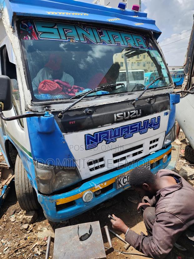 Isuzu NQR 2015 Blue