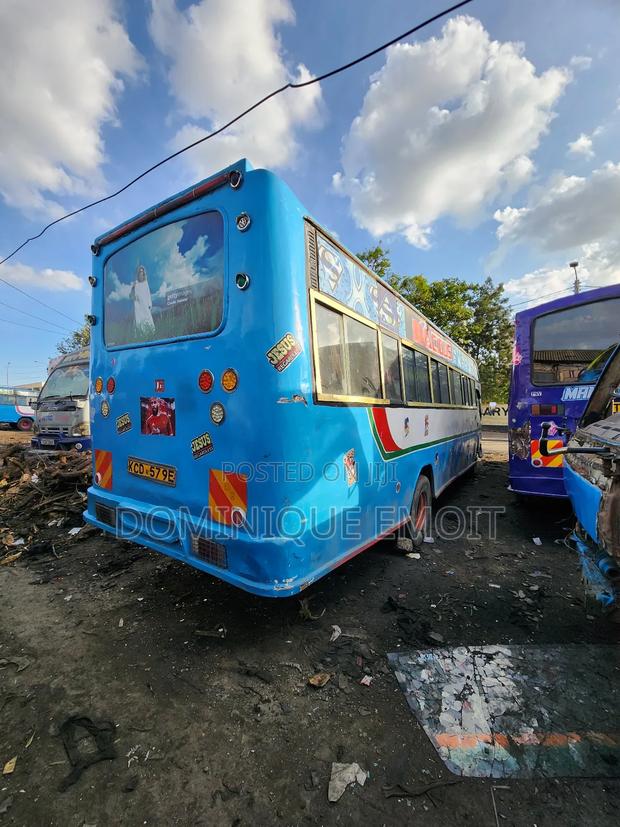 Isuzu NQR 2015 Blue - thumbnail 4