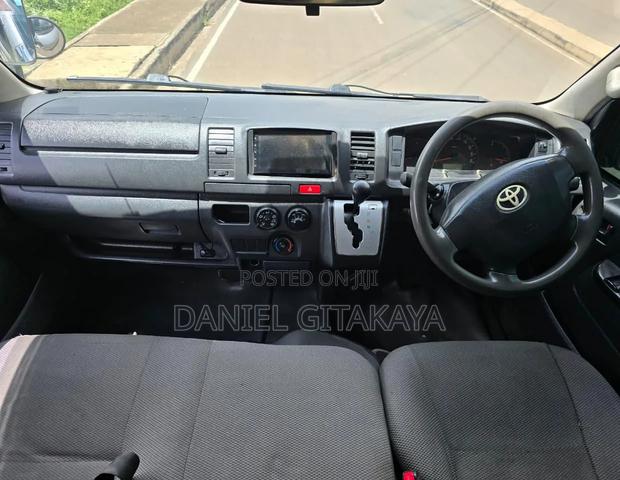 Toyota HiAce 2016 Silver - thumbnail 4