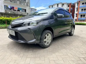 Toyota Vitz 2014 Silver