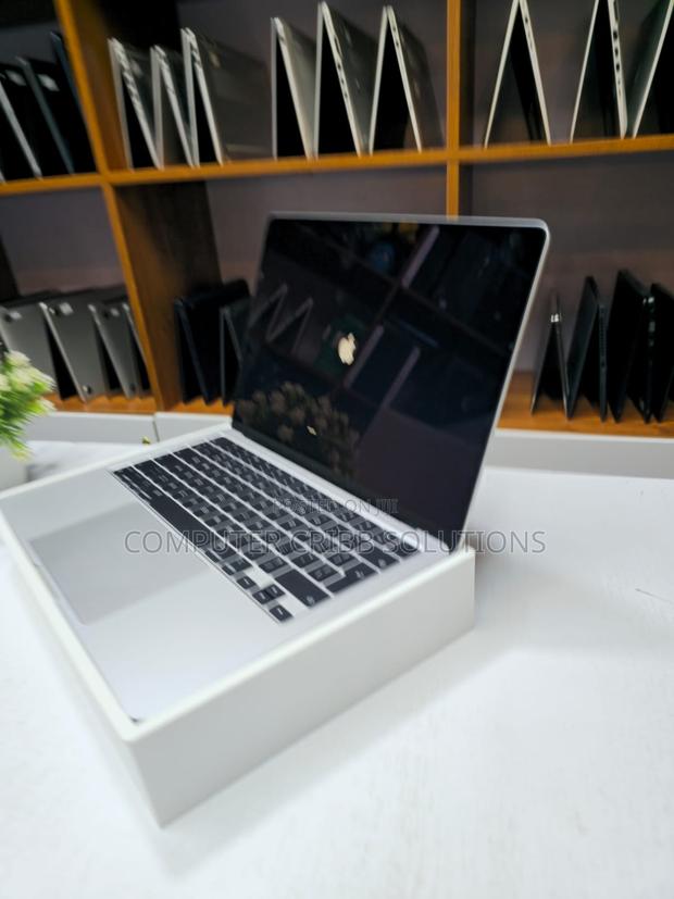 Laptop Apple MacBook Air 2022 M2 8GB Apple M2 SSD 256GB