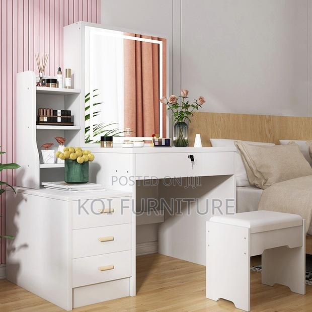Dressers; White Elegant Vanity Dressing Room Vanity Set - thumbnail 5