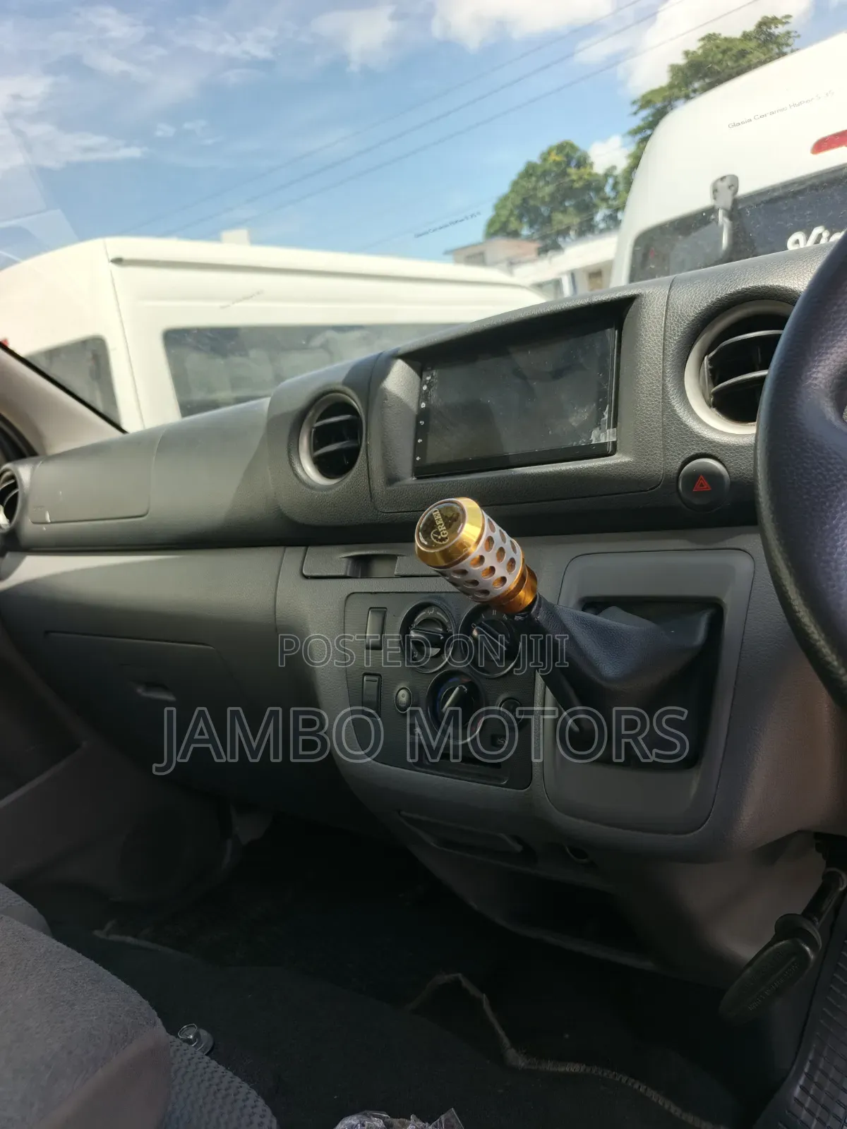 Nissan Caravan (Urvan) 2020 Silver