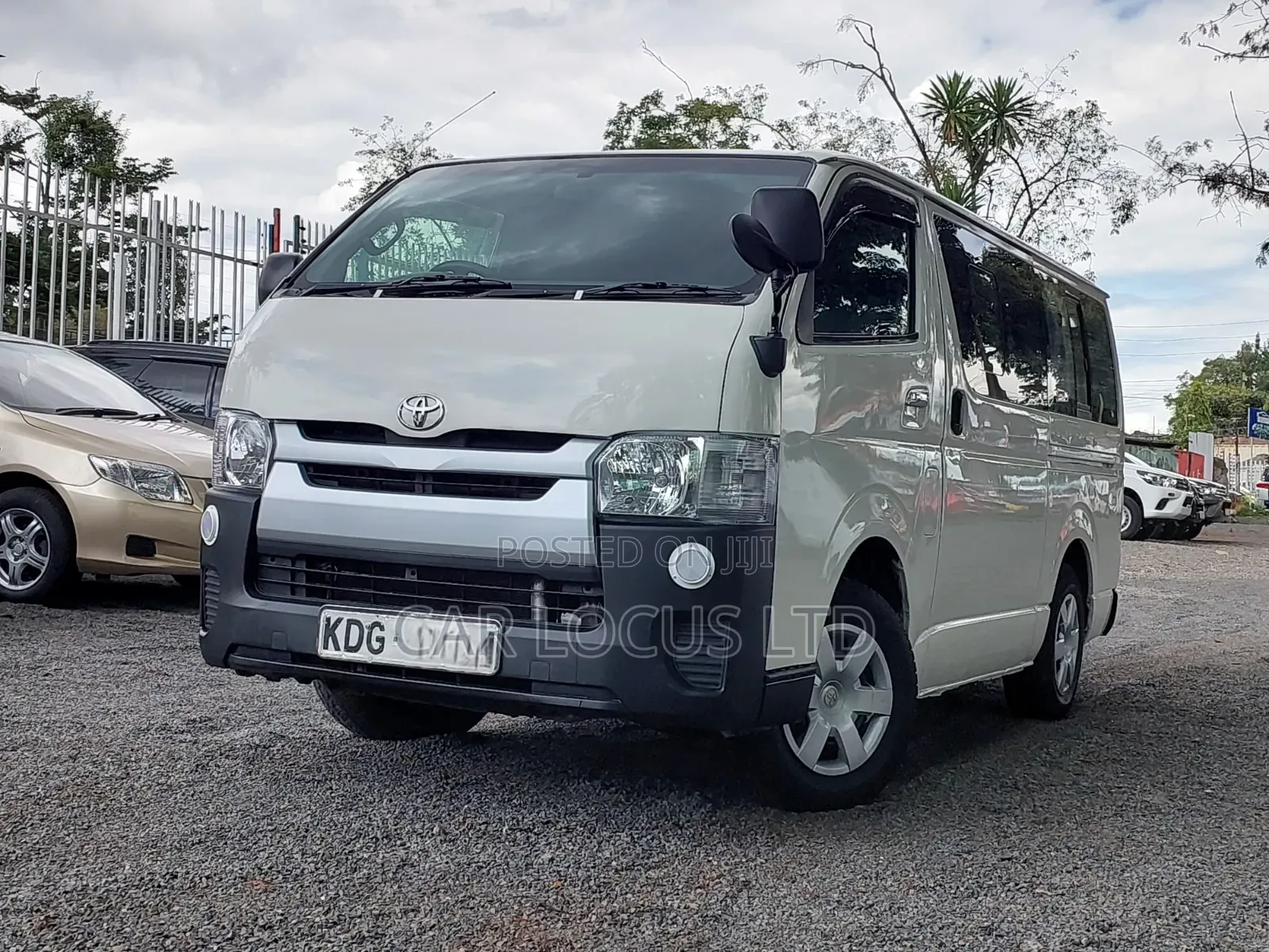 Toyota HiAce 2014 White