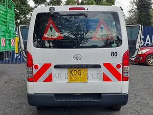 Toyota HiAce 2014 White