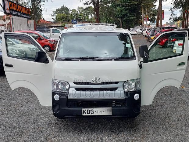 Toyota HiAce 2014 White - thumbnail 10
