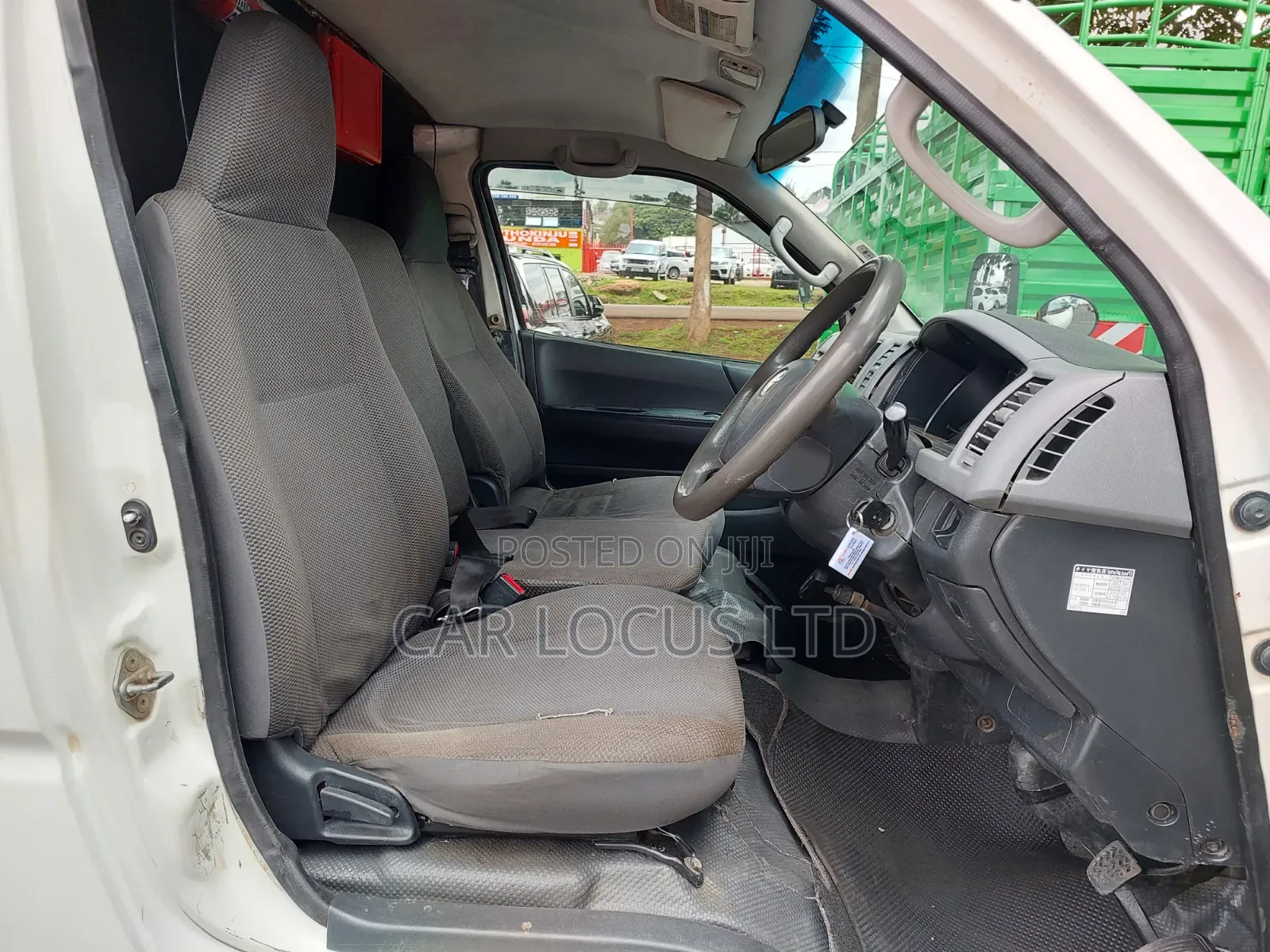 Toyota HiAce 2014 White