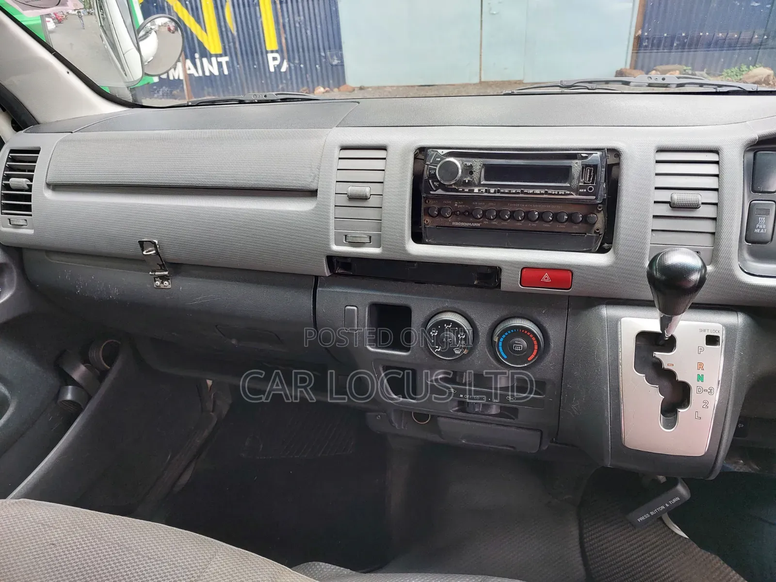 Toyota HiAce 2014 White