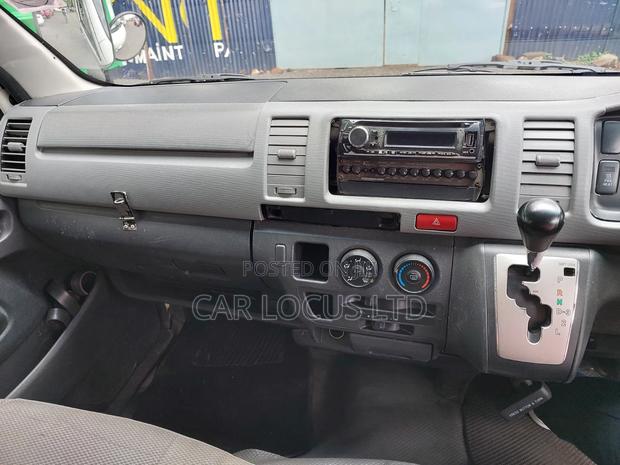 Toyota HiAce 2014 White - thumbnail 16