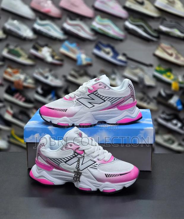 Ladies New Balance 2000r Pink Sneakers