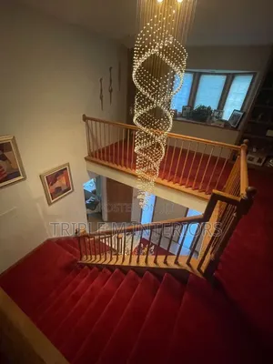 Fit Your Staircase With Sleek Wall-to-Wall Carpet
