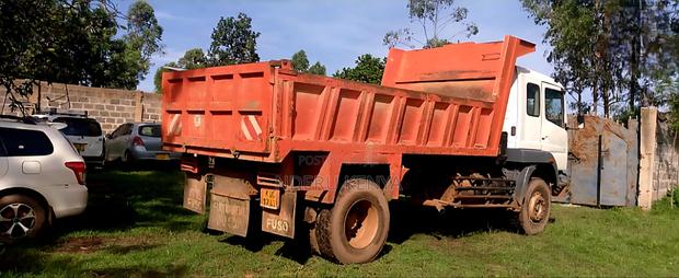 Mitsubishi Fuso Tipper 2018 White - thumbnail 4