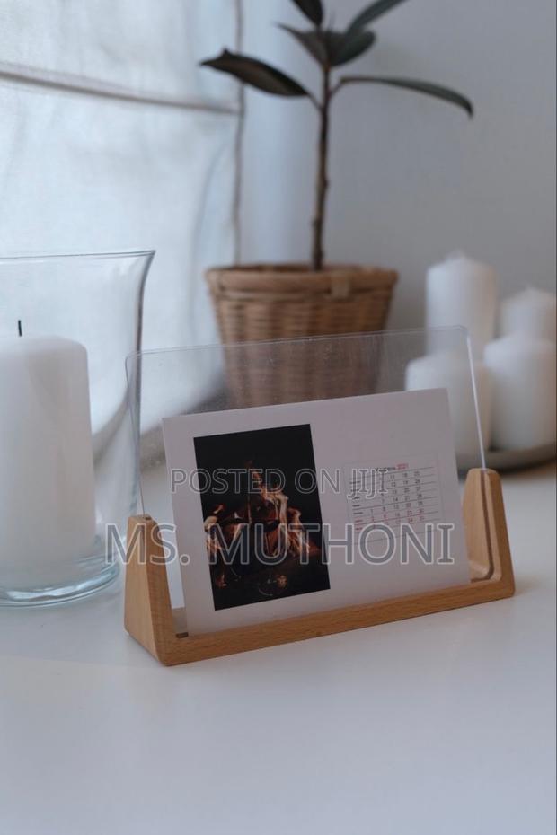 1 Pc Acrylic Photo Frame With Wooden Base