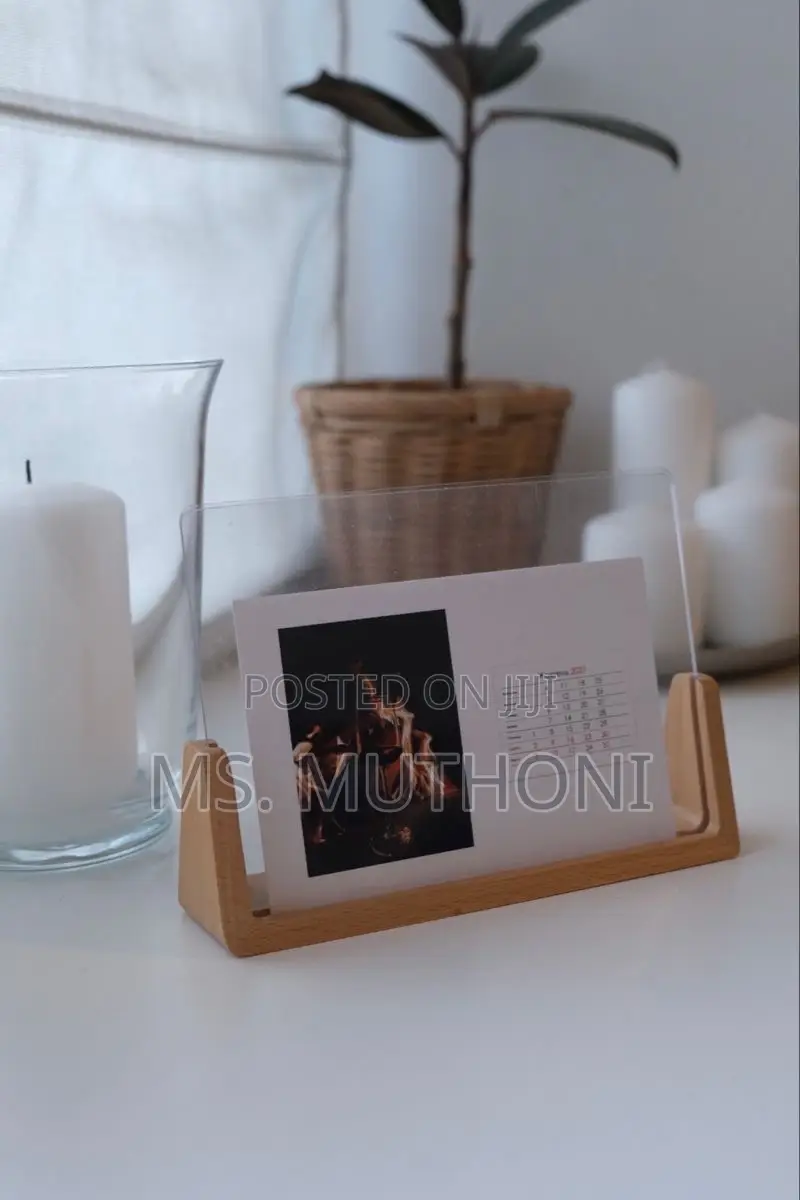 1 Pc Acrylic Photo Frame With Wooden Base