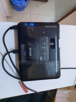 Ultra Slim Projector (Epson 1781w //3300 Lumens