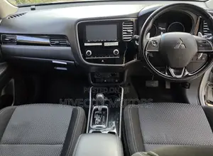 Mitsubishi Outlander 2020 Silver