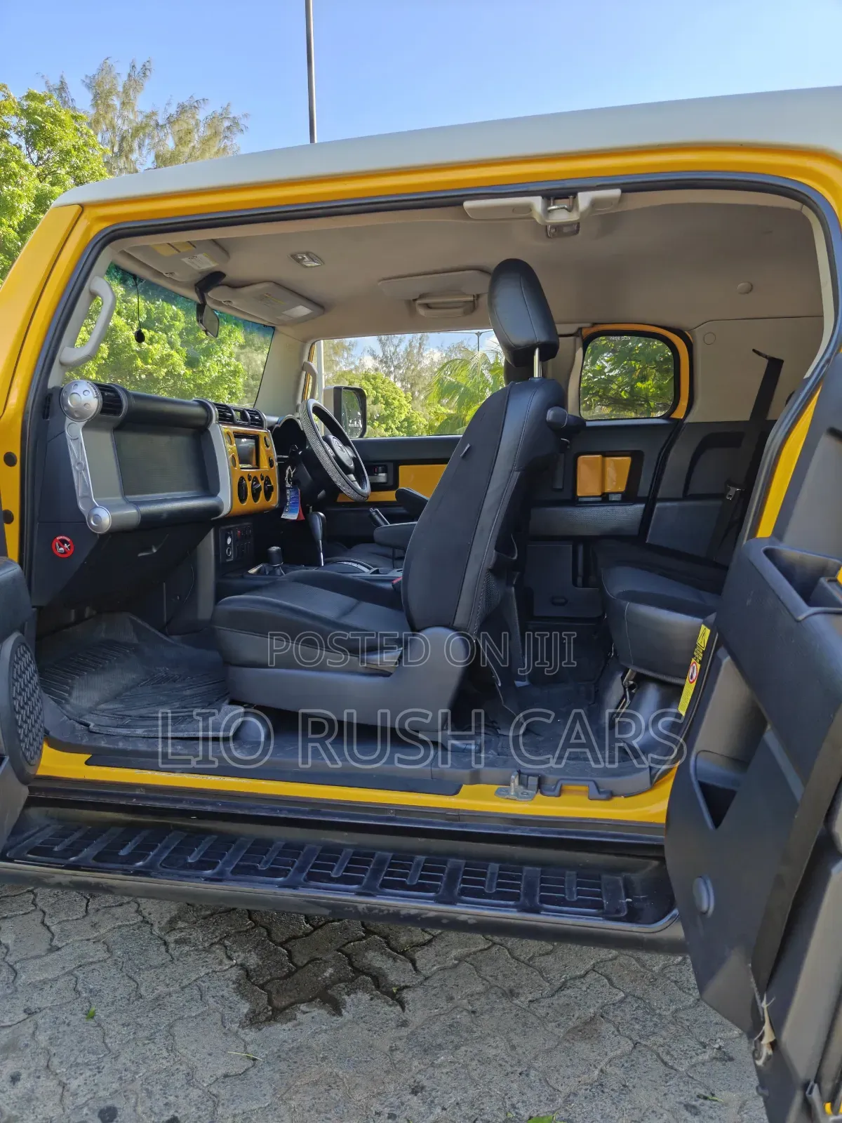 Toyota FJ Cruiser 2012 Yellow