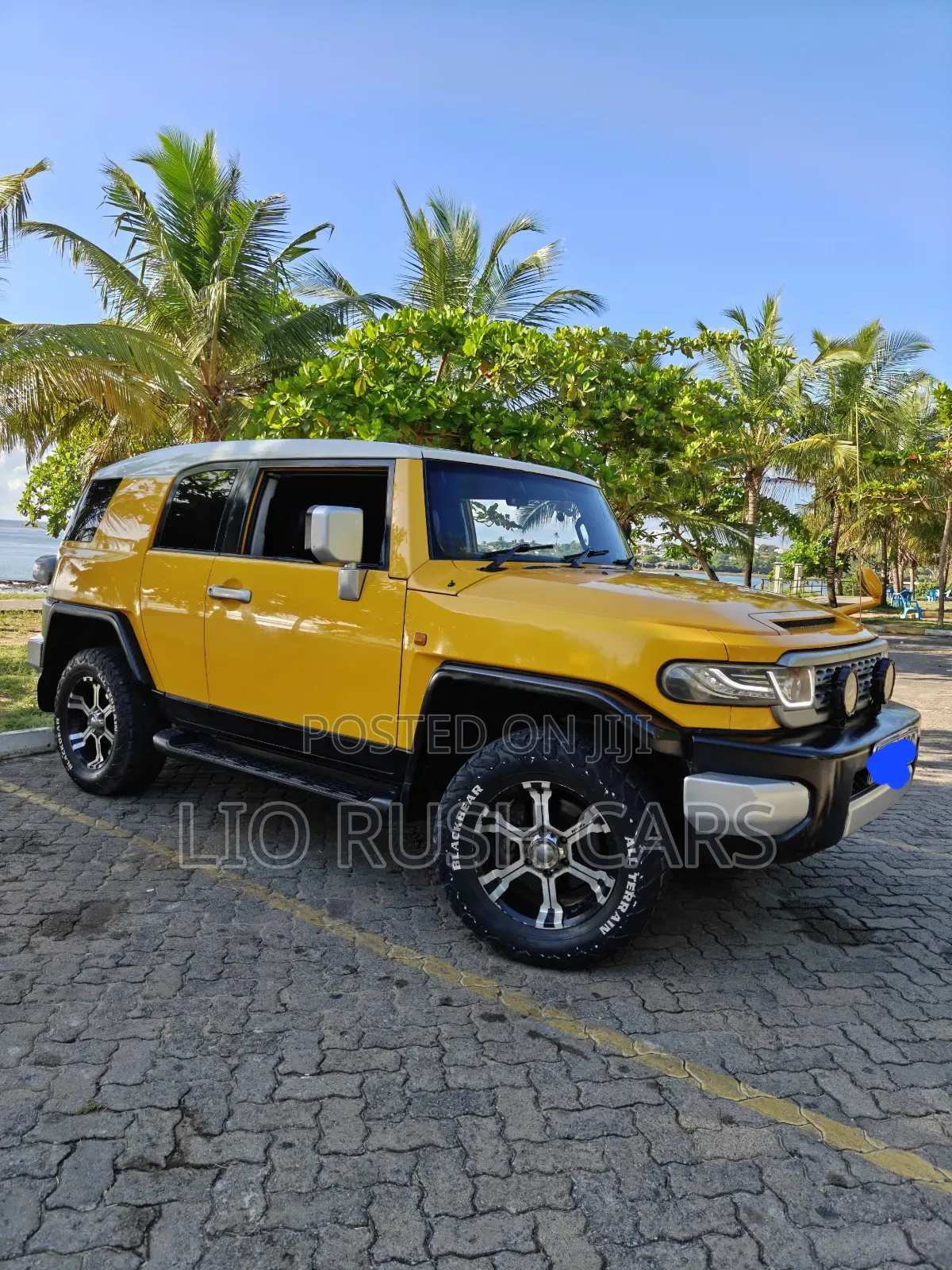 Toyota FJ Cruiser 2012 Yellow