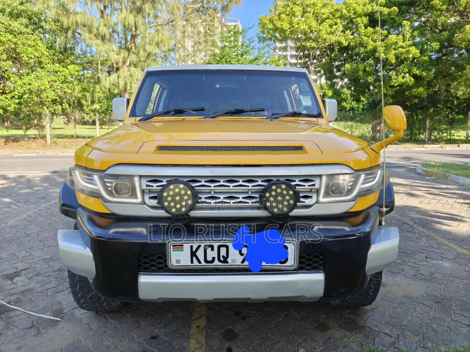 Toyota FJ Cruiser 2012 Yellow
