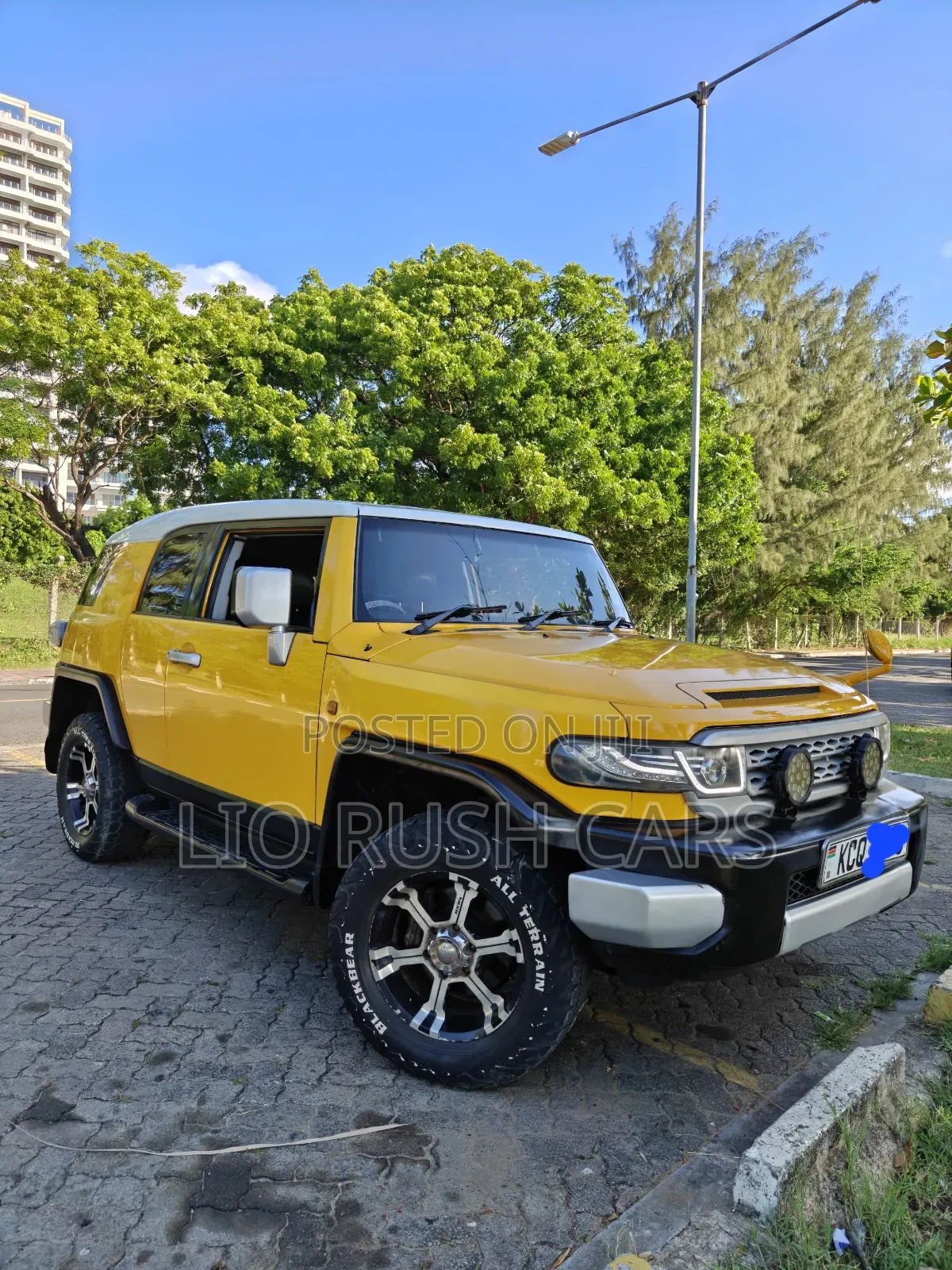Toyota FJ Cruiser 2012 Yellow