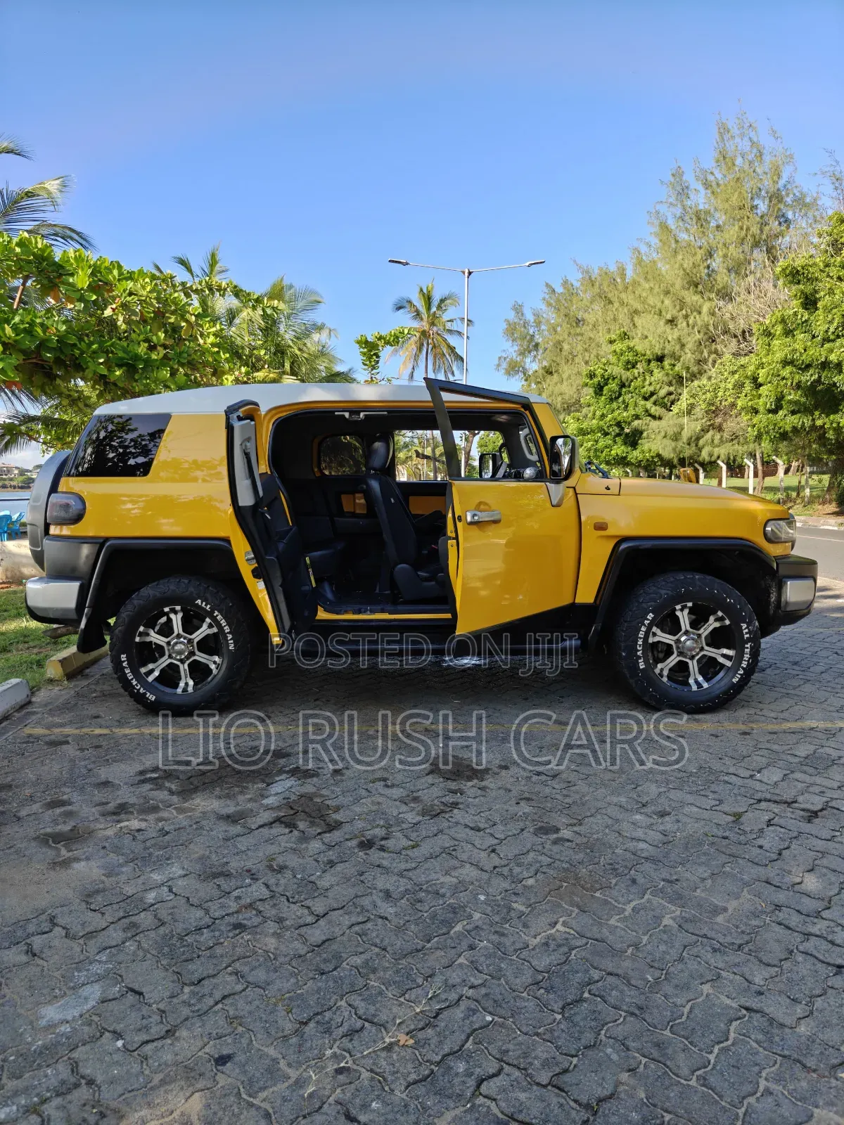 Toyota FJ Cruiser 2012 Yellow