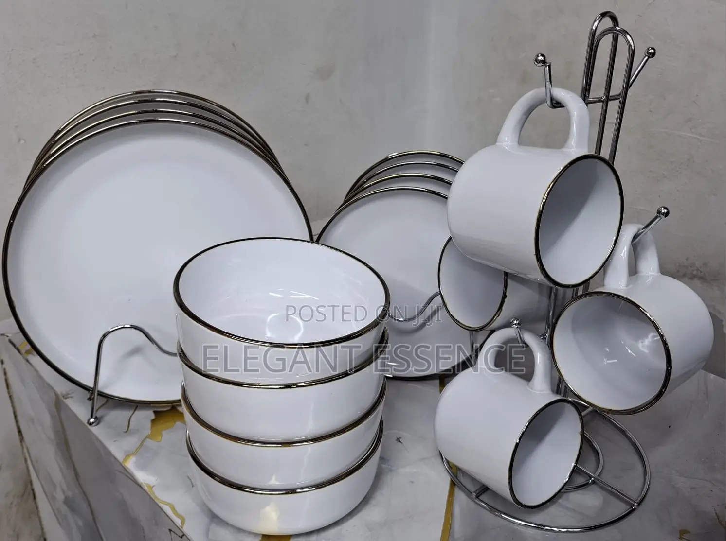 16pcs White With a Touch of Gold Dinner Set