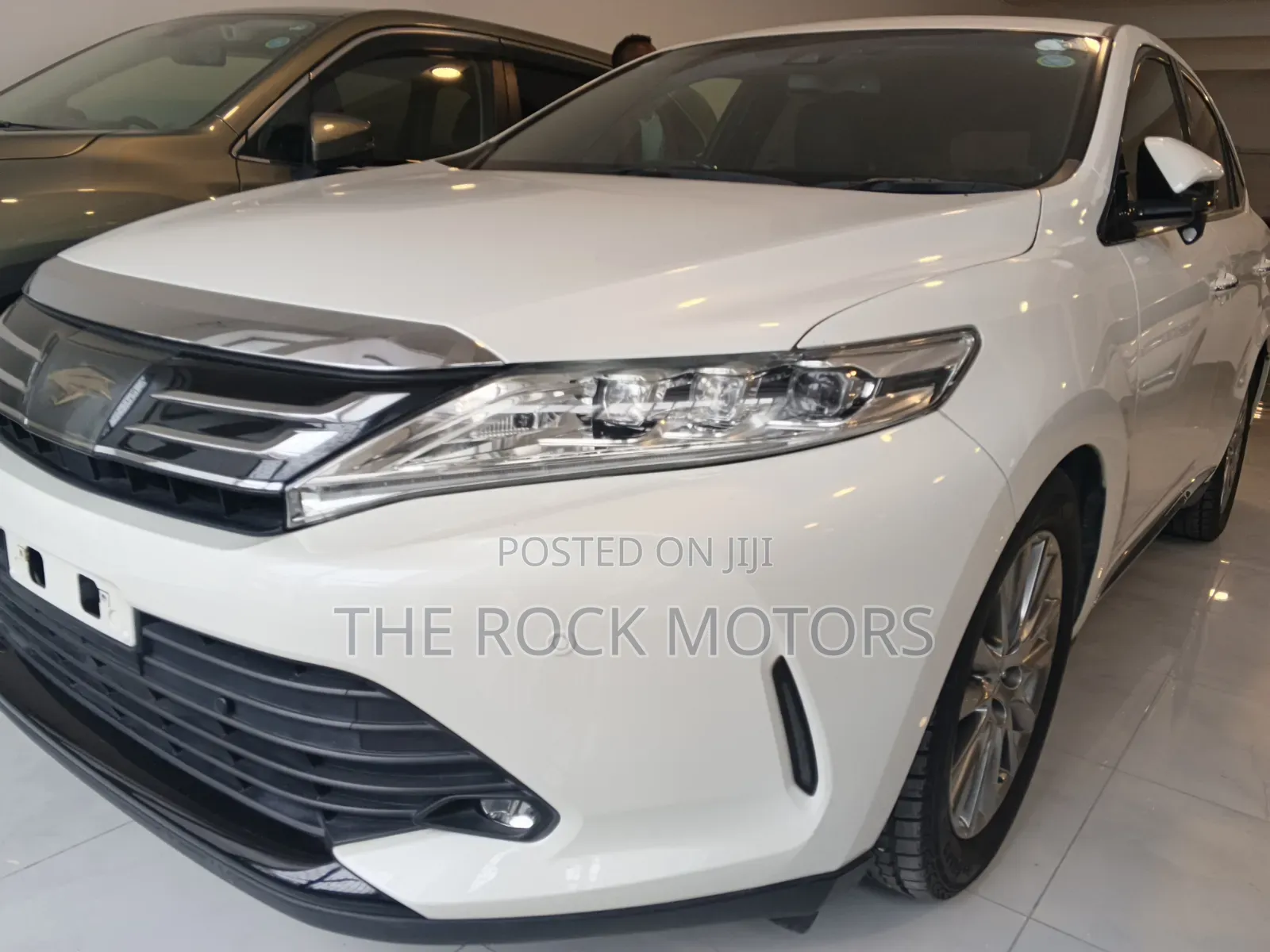 Toyota Harrier 2.0 Turbo 4WD 2019 White