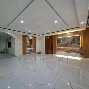 7bdrm Maisonette in Gateway Mall Area for rent